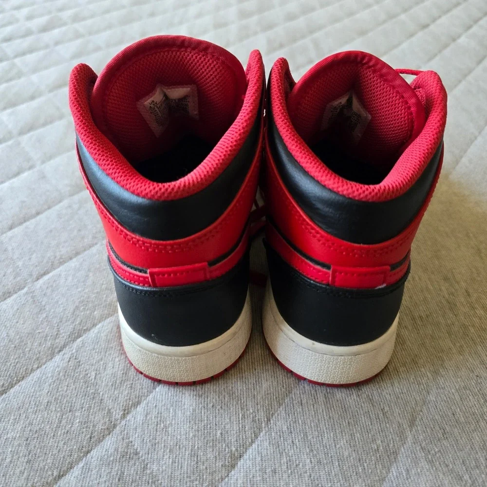 Nike Air Jordan 1 Mid GS Alternate Bred Black Fire Red Size 4.5Y